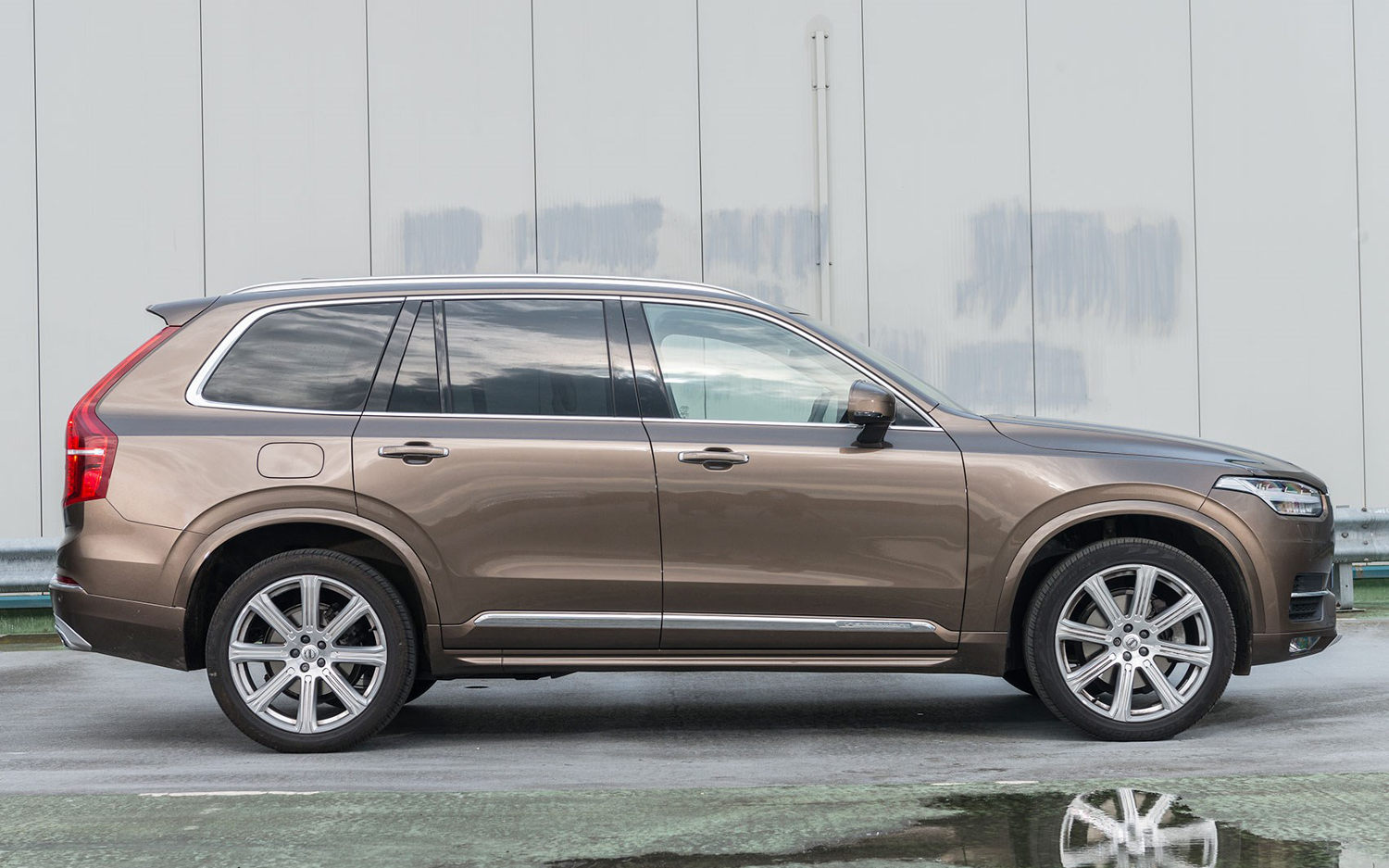 Comparison Subaru Crosstrek 2 0i PZEV 2017 Vs Volvo XC90 T6 R 